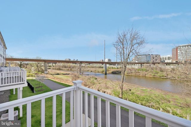 2390 STELLA PL, Alexandria, VA 22303