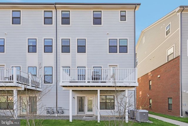 2390 STELLA PL, Alexandria, VA 22303