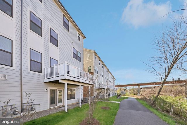 2390 STELLA PL, Alexandria, VA 22303