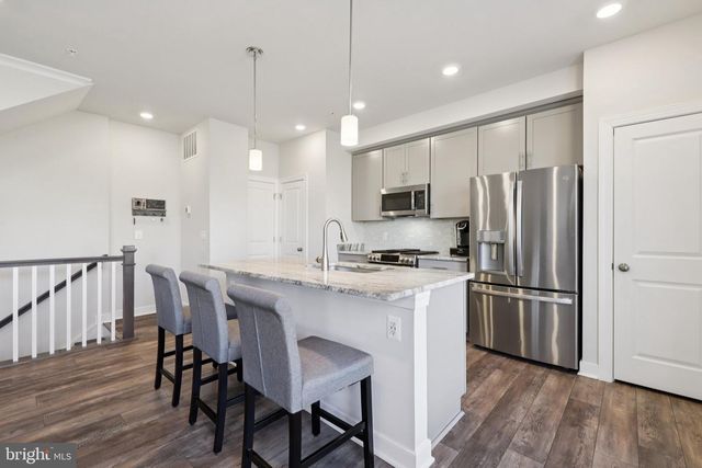 2390 STELLA PL, Alexandria, VA 22303