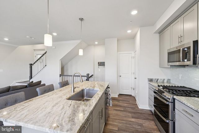 2390 STELLA PL, Alexandria, VA 22303