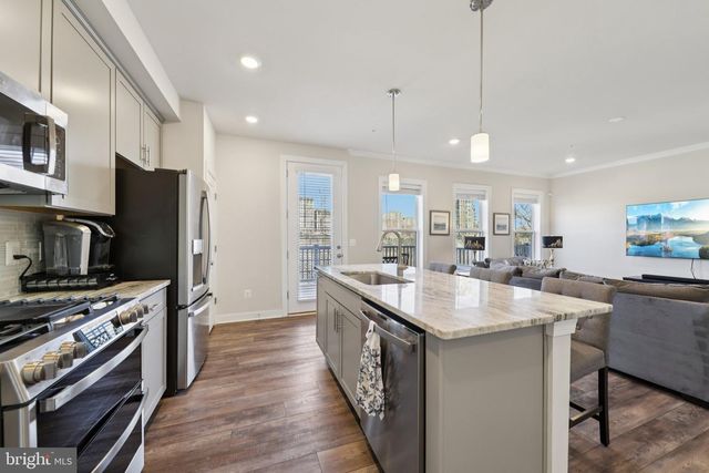 2390 STELLA PL, Alexandria, VA 22303