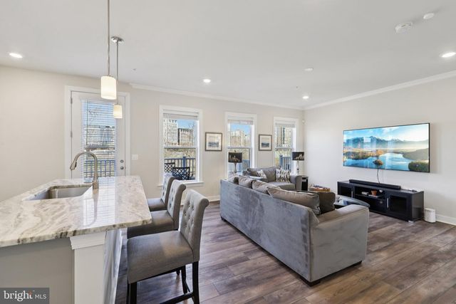 2390 STELLA PL, Alexandria, VA 22303