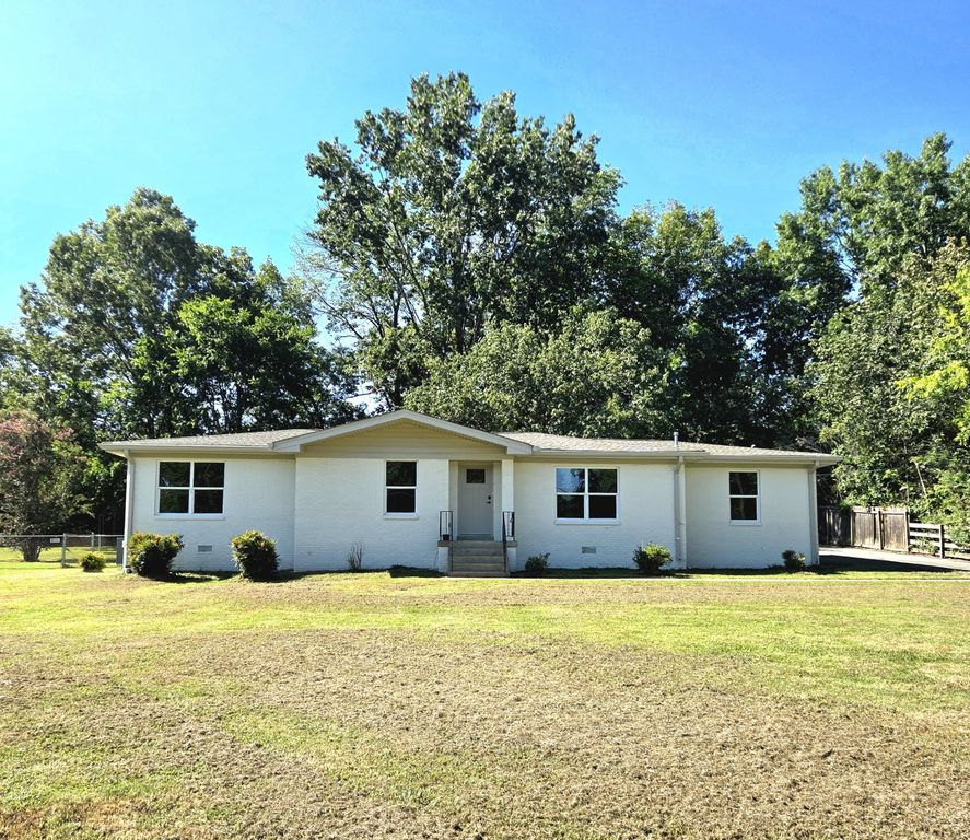 1628 Edgewood Dr, Lebanon, TN 37087