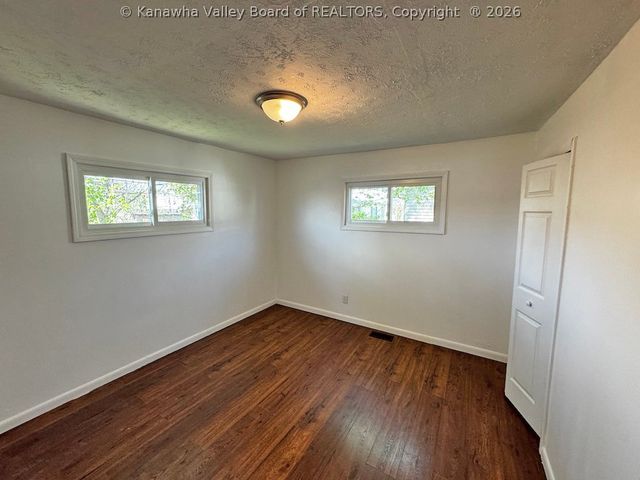 1013 10th Street, Nitro, WV 25143