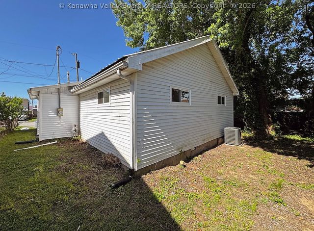 1013 10th Street, Nitro, WV 25143