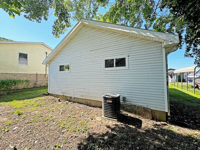 1013 10th Street, Nitro, WV 25143