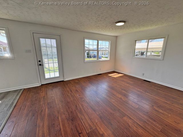 1013 10th Street, Nitro, WV 25143