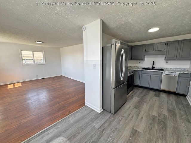 1013 10th Street, Nitro, WV 25143