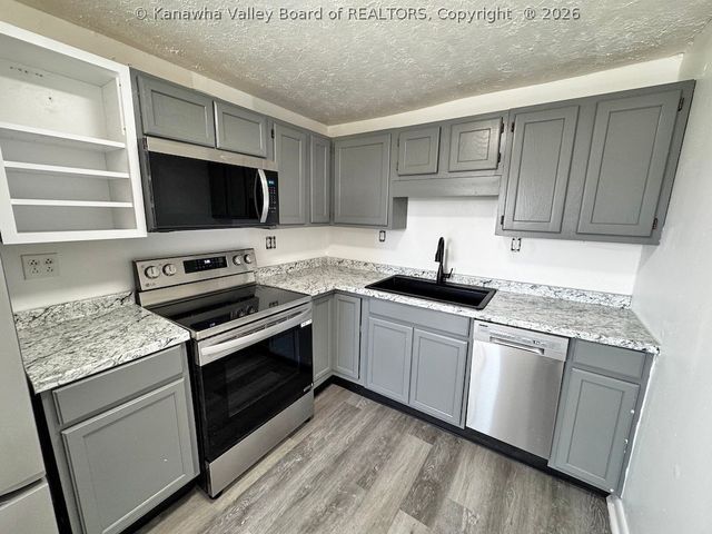 1013 10th Street, Nitro, WV 25143