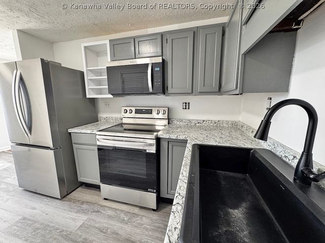 1013 10th Street, Nitro, WV 25143