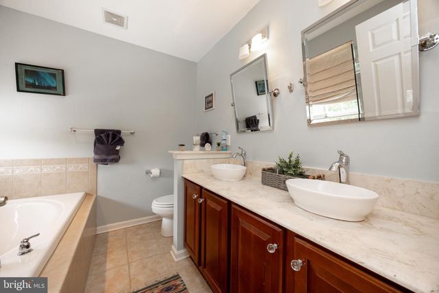 172 PENNS MANOR DR, Kennett Square, PA 19348
