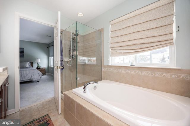 172 PENNS MANOR DR, Kennett Square, PA 19348