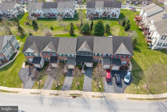 172 PENNS MANOR DR, Kennett Square, PA 19348