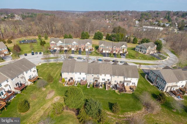 172 PENNS MANOR DR, Kennett Square, PA 19348