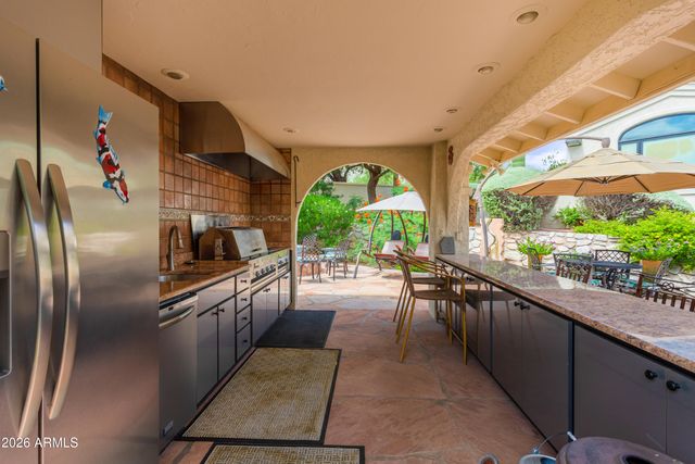 4220 N FERNHILL Circle, Tucson, AZ 85750