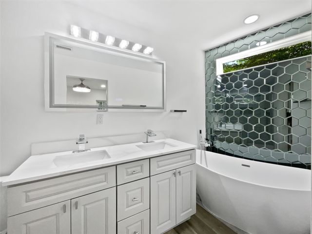 3018 Refugio Avenue, Fort Worth, TX 76106