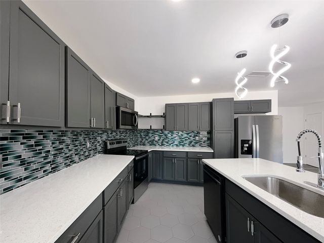 3018 Refugio Avenue, Fort Worth, TX 76106