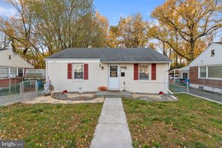 5604 FLEETWING DR, Levittown, PA 19057