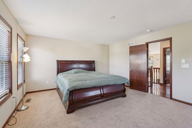 101 Stirling Way, Etna, OH 43062