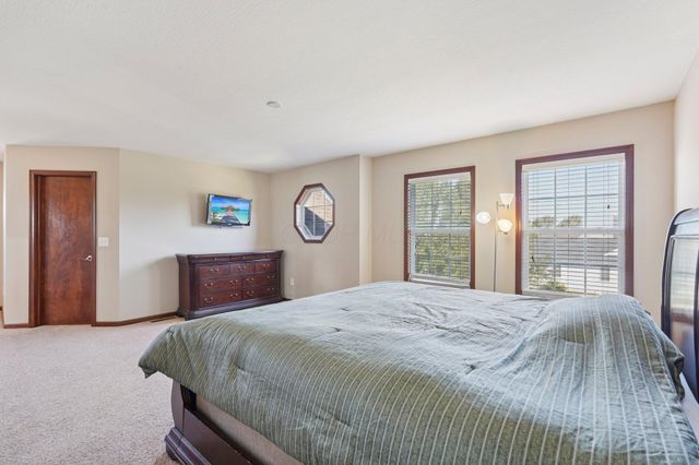 101 Stirling Way, Etna, OH 43062