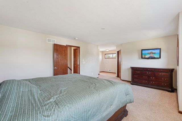 101 Stirling Way, Etna, OH 43062