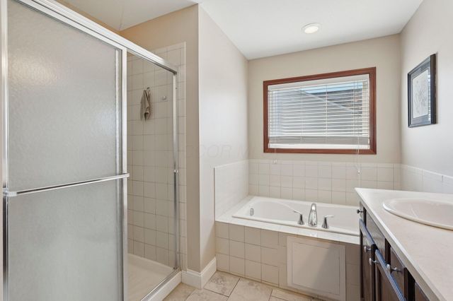 101 Stirling Way, Etna, OH 43062