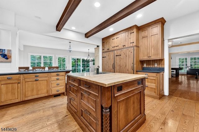 103 Old Driftway Ln, Tewksbury Twp., NJ 08833