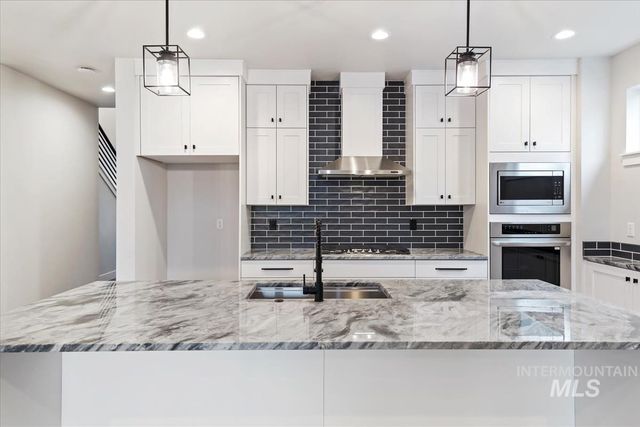 8174 N Breezy Ave, Boise, ID 83714