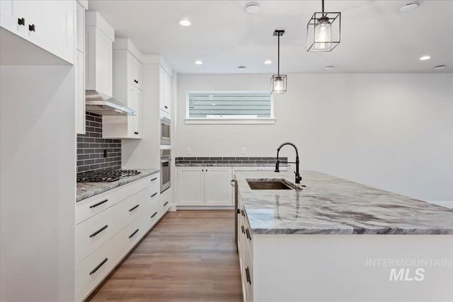 8174 N Breezy Ave, Boise, ID 83714