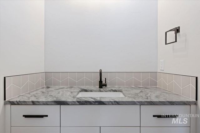 8174 N Breezy Ave, Boise, ID 83714