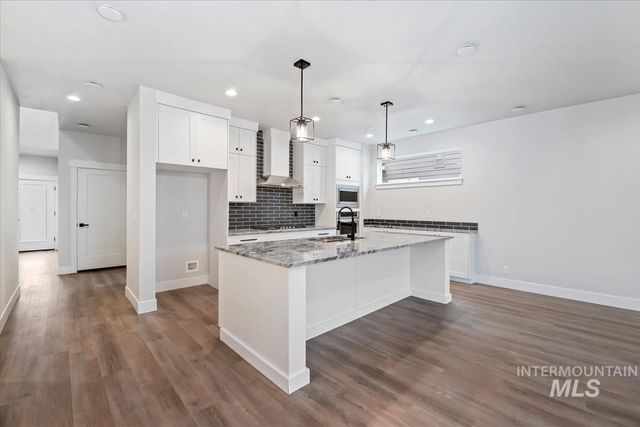 8174 N Breezy Ave, Boise, ID 83714