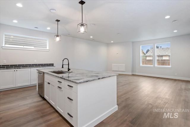 8174 N Breezy Ave, Boise, ID 83714