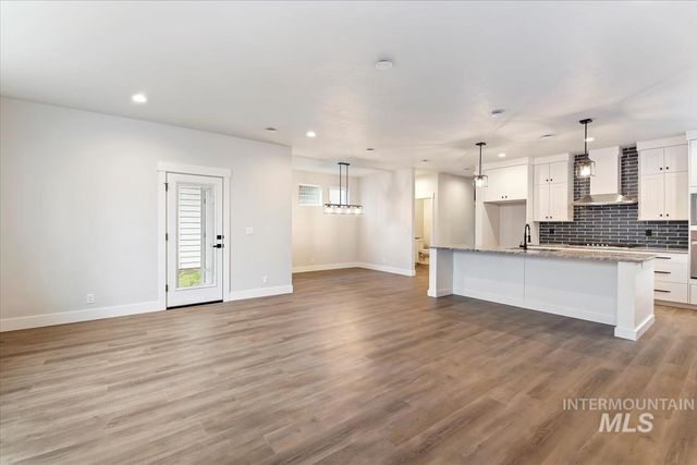 8174 N Breezy Ave, Boise, ID 83714