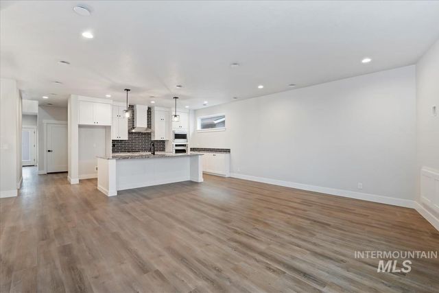 8174 N Breezy Ave, Boise, ID 83714