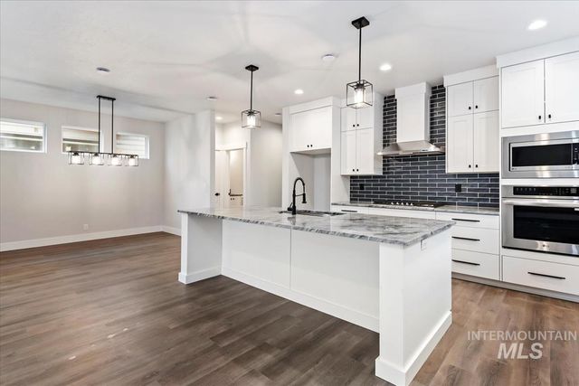 8174 N Breezy Ave, Boise, ID 83714