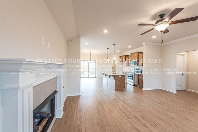 142 Broyles Avenue, Fayetteville, AR 72704
