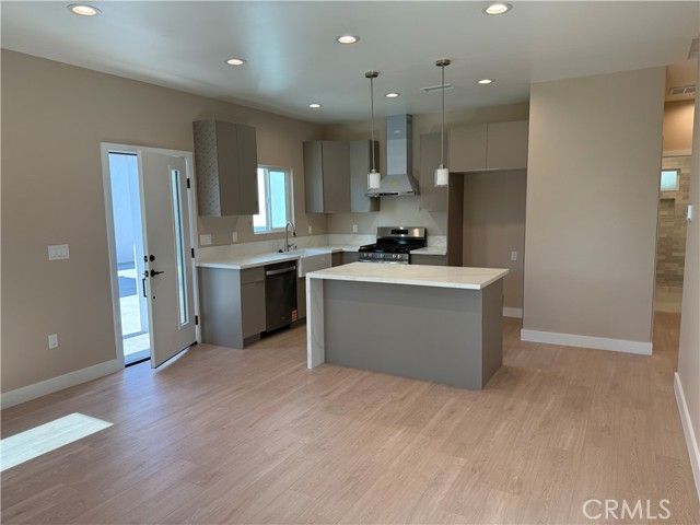 1072 N Vinedo Avenue, Pasadena, CA 91107