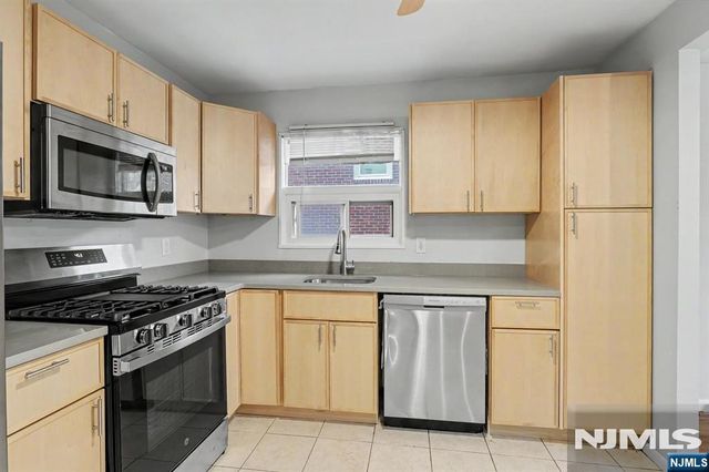 1038 Kingsland Lane, Fort Lee, NJ 07024