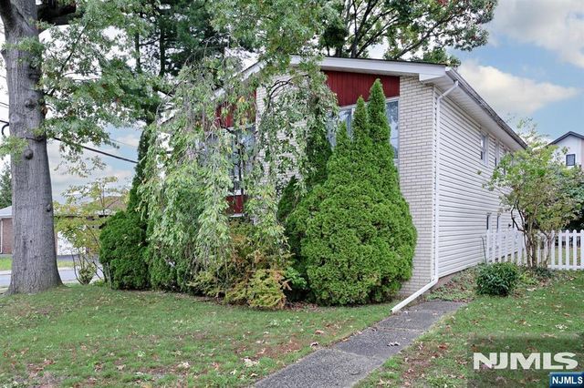 1038 Kingsland Lane, Fort Lee, NJ 07024