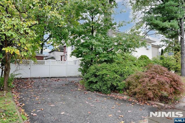 1038 Kingsland Lane, Fort Lee, NJ 07024