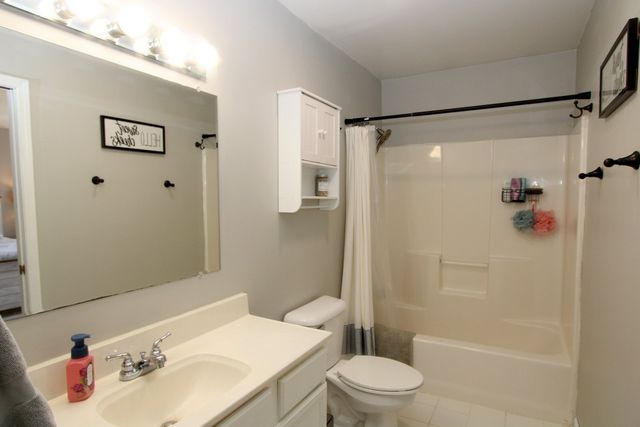 233 S Shore Drive, Island Lake, IL 60042