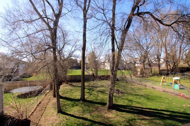 233 S Shore Drive, Island Lake, IL 60042