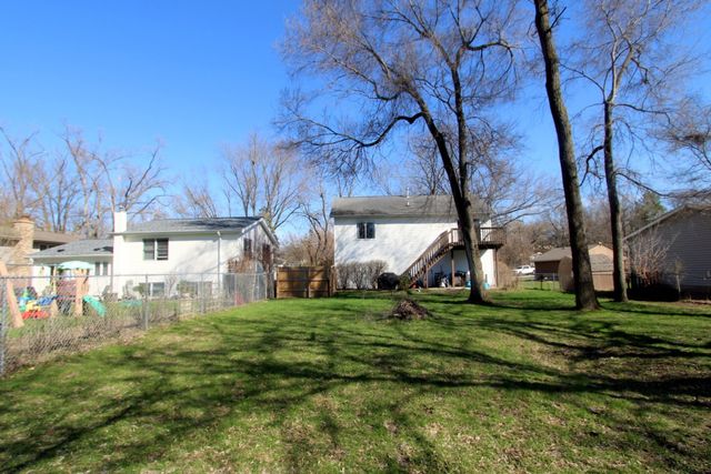 233 S Shore Drive, Island Lake, IL 60042