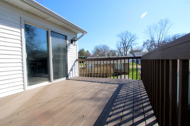 233 S Shore Drive, Island Lake, IL 60042