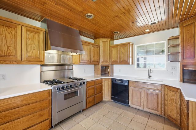 12190 Bell Road, Pilot Point, TX 76258