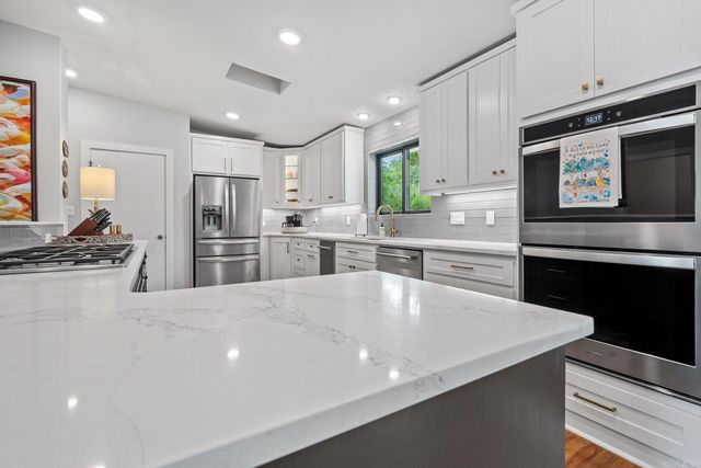 1113 Twin Points Road, Hot Springs, AR 71913