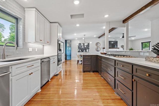 1113 Twin Points Road, Hot Springs, AR 71913