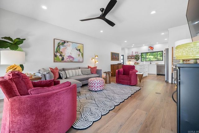 1113 Twin Points Road, Hot Springs, AR 71913