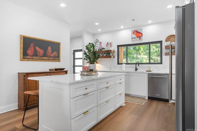 1113 Twin Points Road, Hot Springs, AR 71913